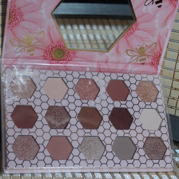 NIB Beauty Concepts Bee Sweet 15-Pan Neutral Eyeshadow Palette - Picture 1 of 2